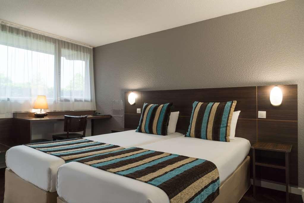 Sure Hotel By Best Western Biarritz Aeroport Anglet Zimmer foto